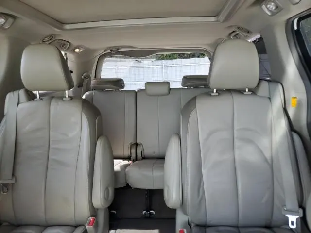 2013 TOYOTA SIENNA XLE  