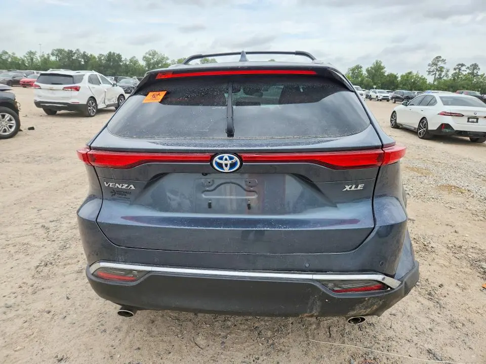 2024 TOYOTA VENZA XLE  