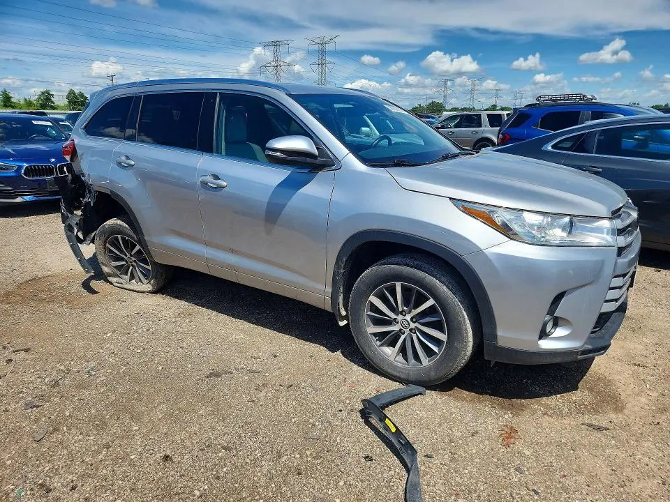 2017 TOYOTA HIGHLANDER XLE  
