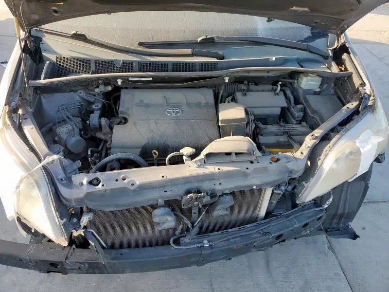2015 TOYOTA SIENNA   