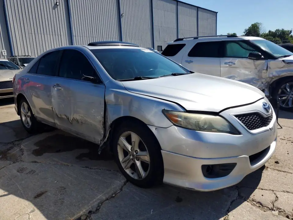 2011 TOYOTA CAMRY SE  