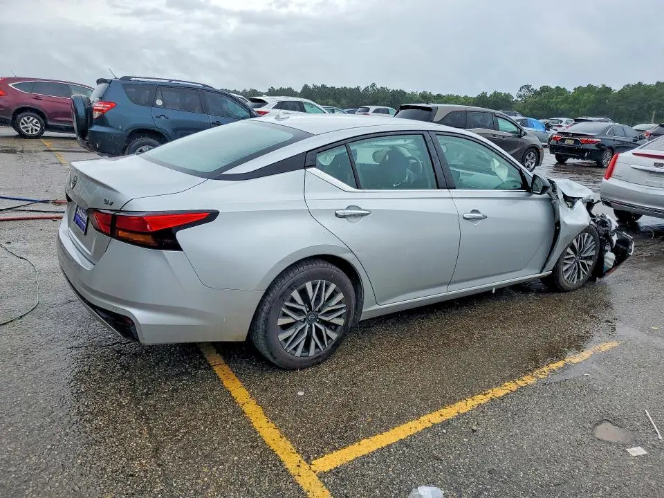 2024 NISSAN ALTIMA SV  