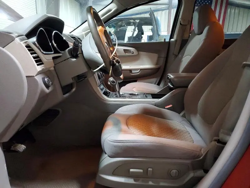 2010 CHEVROLET TRAVERSE LT  