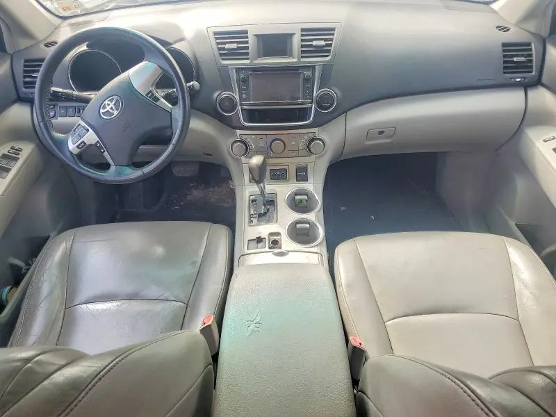 2013 TOYOTA HIGHLANDER SE  