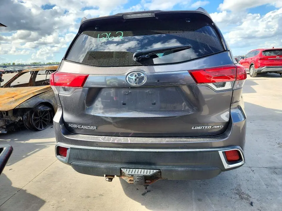 2019 TOYOTA HIGHLANDER XLE  