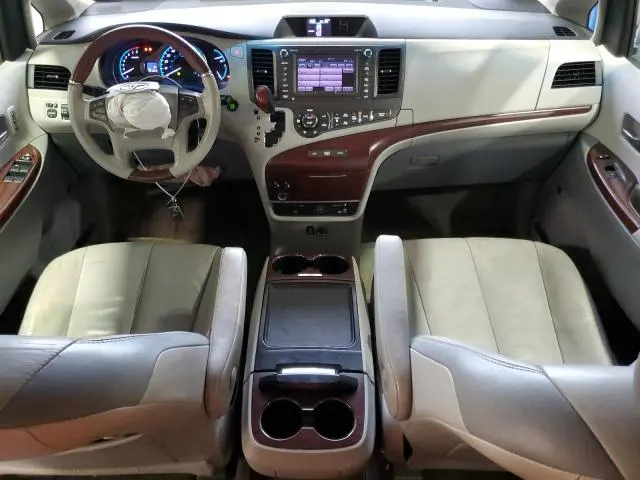 2013 TOYOTA SIENNA XLE  