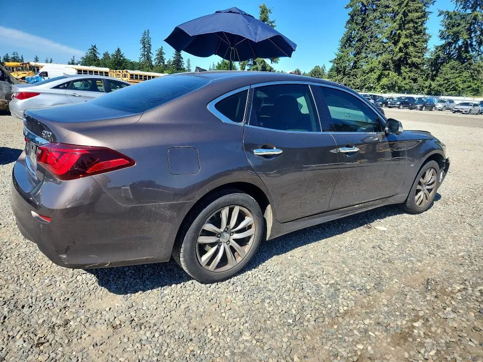 2018 INFINITI Q70 3.7 LUXE  