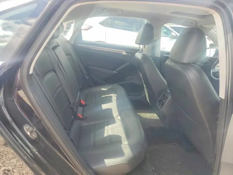 2017 VOLKSWAGEN PASSAT SE  