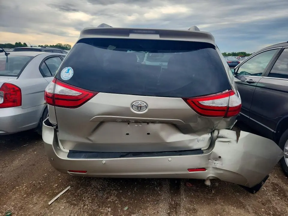 2015 TOYOTA SIENNA XLE 8-PASSENGER  