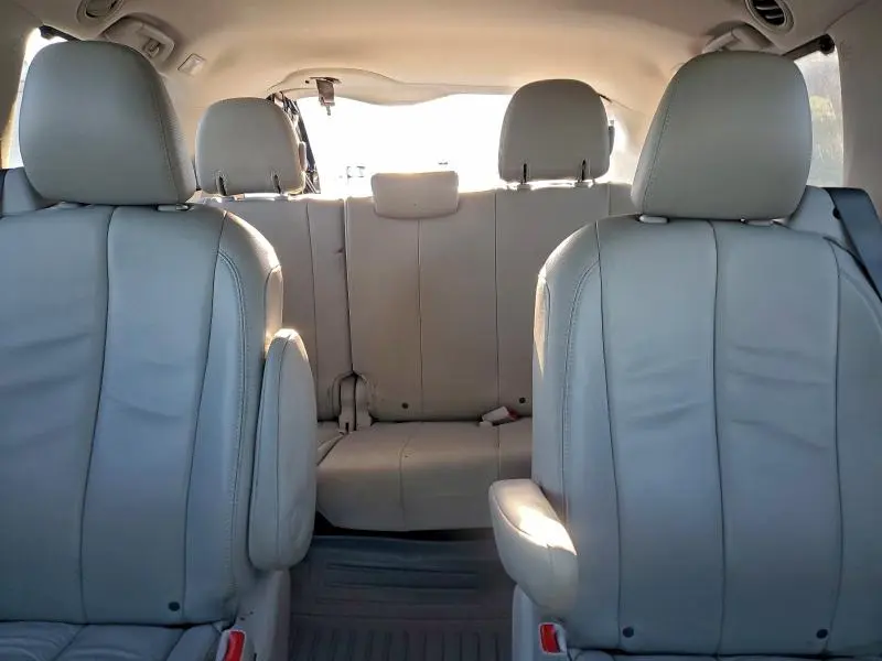 2013 TOYOTA SIENNA XLE  