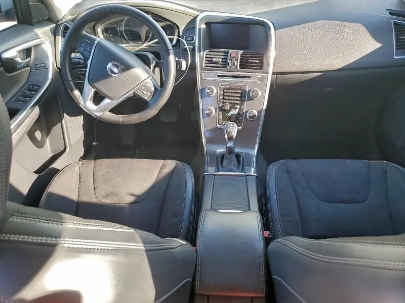 2016 VOLVO XC60 T5  