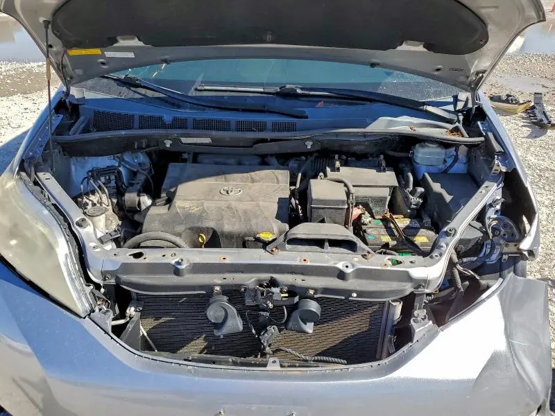 2011 TOYOTA SIENNA XLE  