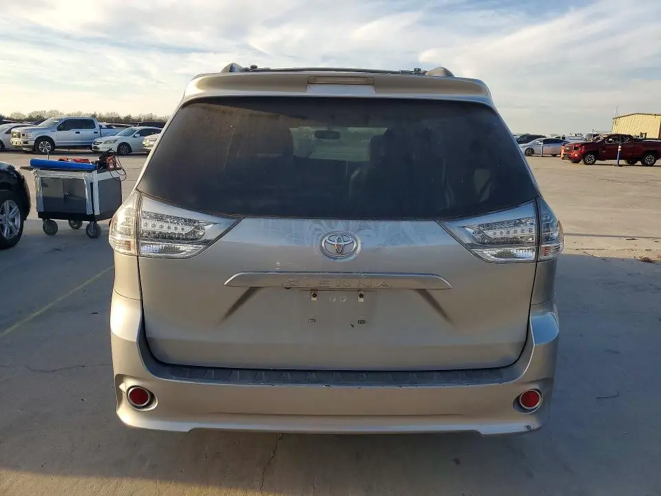 2015 TOYOTA SIENNA SE 8-PASSENGER  
