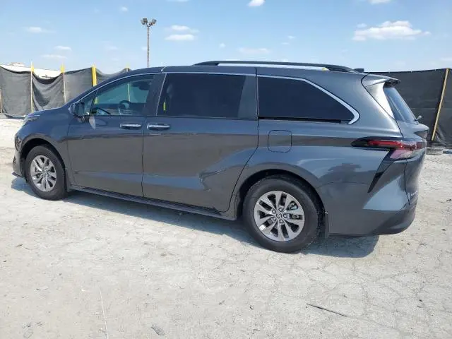 2025 TOYOTA SIENNA XLE  