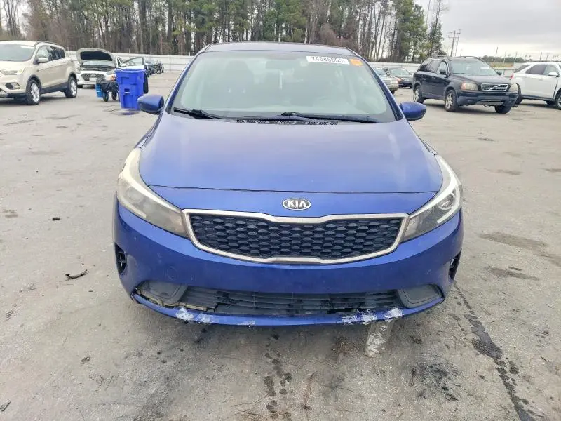 2017 KIA FORTE LX  