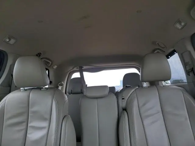2013 TOYOTA SIENNA XLE  