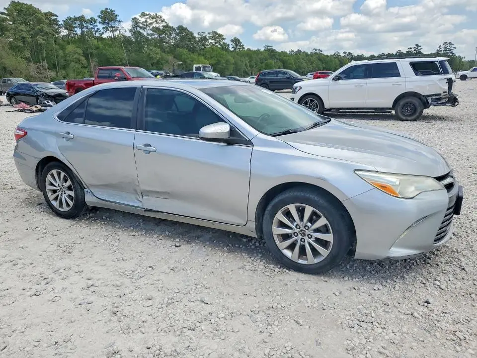 2016 TOYOTA CAMRY XLE  