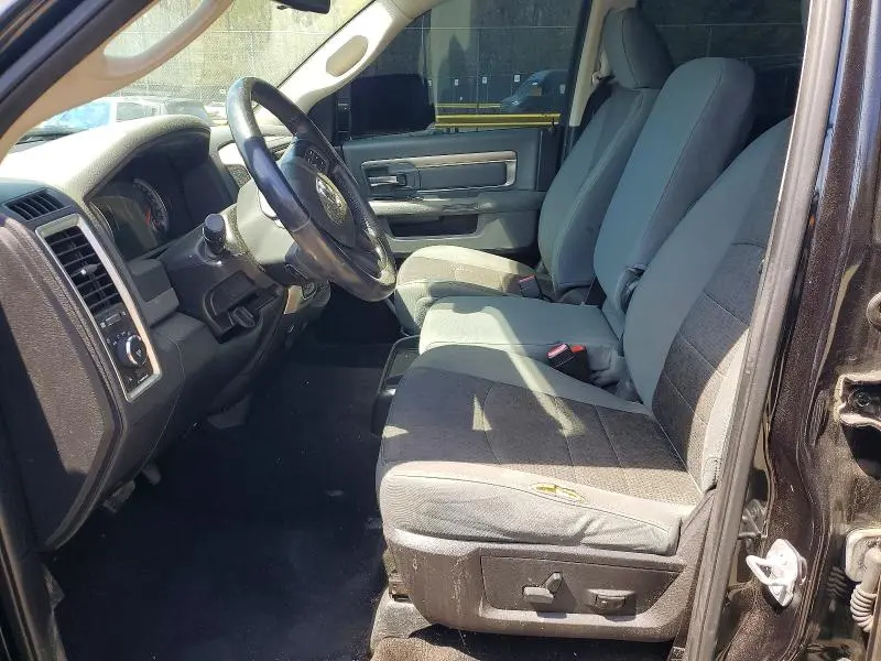 2016 RAM 1500 SLT  