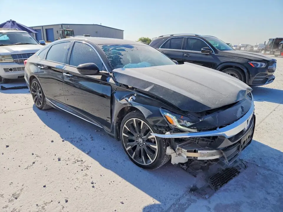 2019 HONDA ACCORD TOURING  