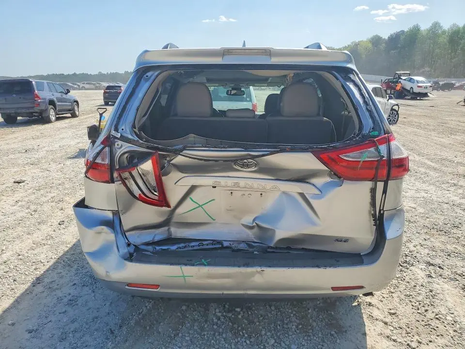 2019 TOYOTA SIENNA XLE 8-PASSENGER  