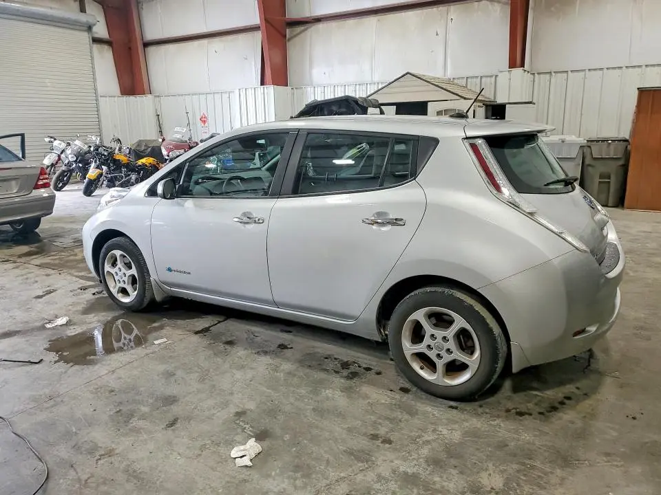 2015 NISSAN LEAF SV  