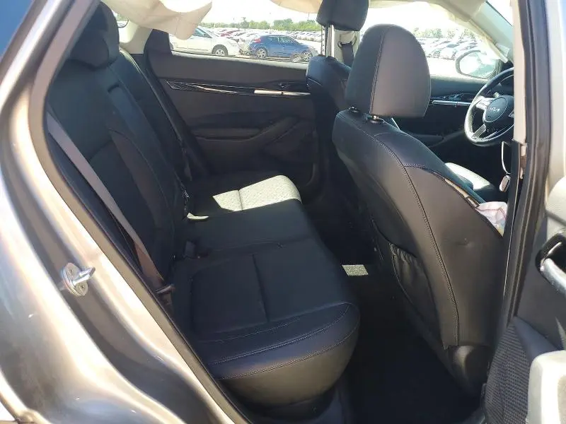 2023 KIA SELTOS EX  