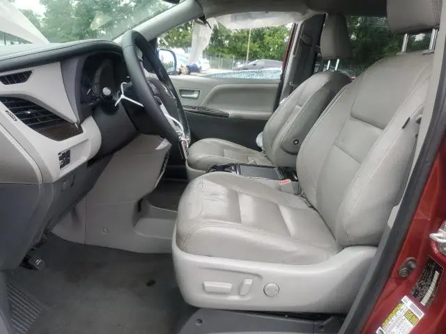 2020 TOYOTA SIENNA XLE  