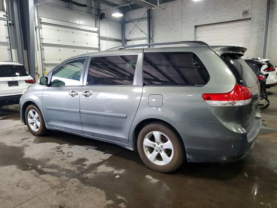 2011 TOYOTA SIENNA LE  