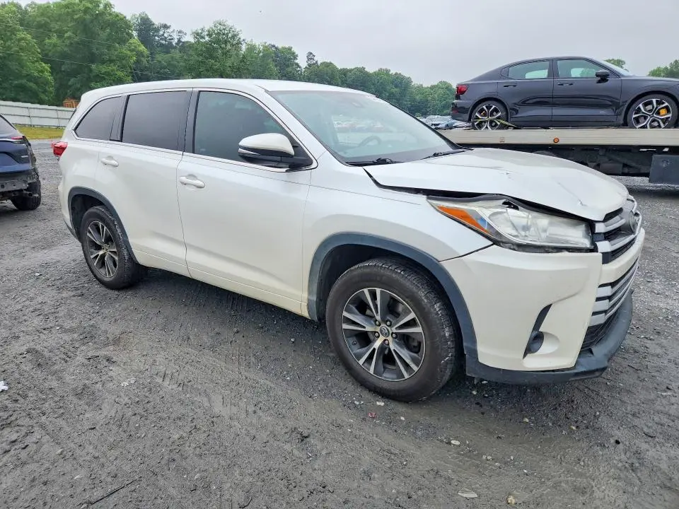 2017 TOYOTA HIGHLANDER LE  