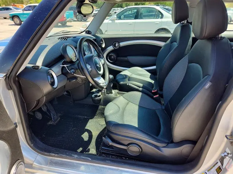 2010 MINI COOPER   