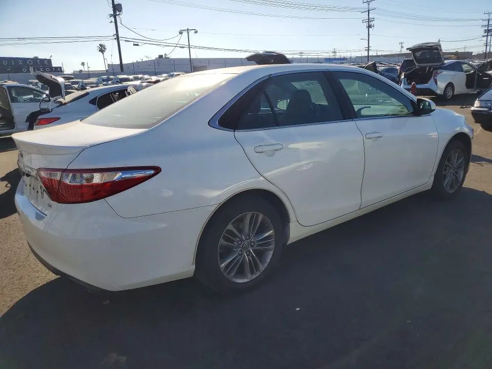2017 TOYOTA CAMRY SE  