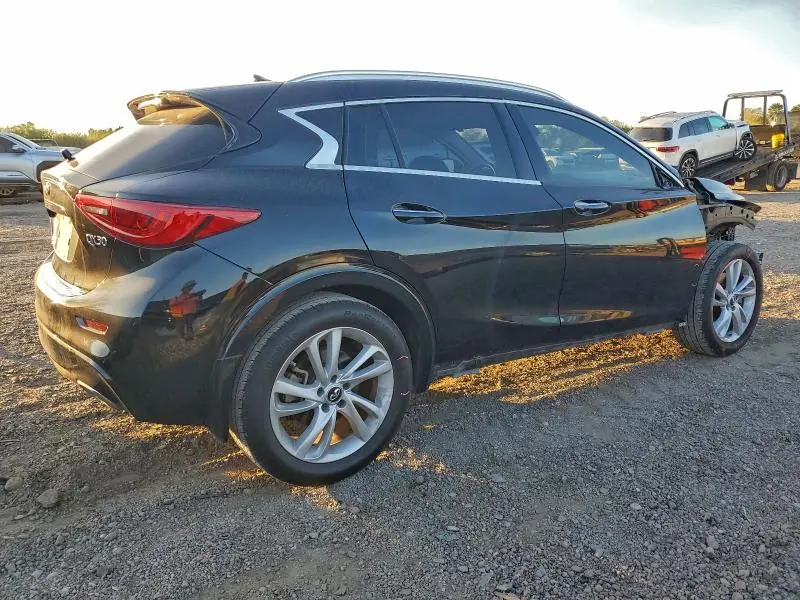 2018 INFINITI QX30 PURE  