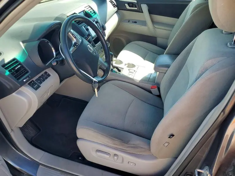2013 TOYOTA HIGHLANDER PLUS  