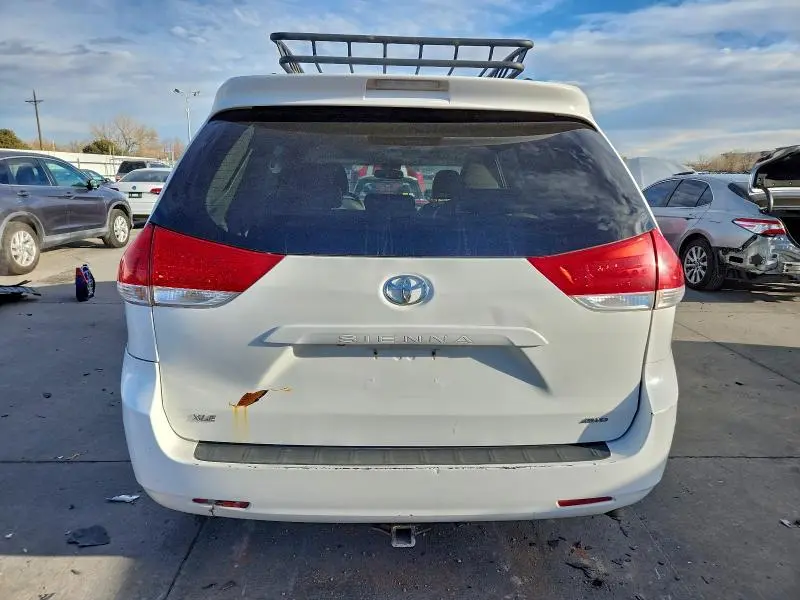 2011 TOYOTA SIENNA XLE  