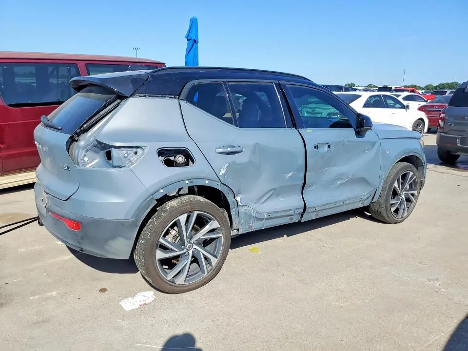 2022 VOLVO XC40 T5 R-DESIGN  