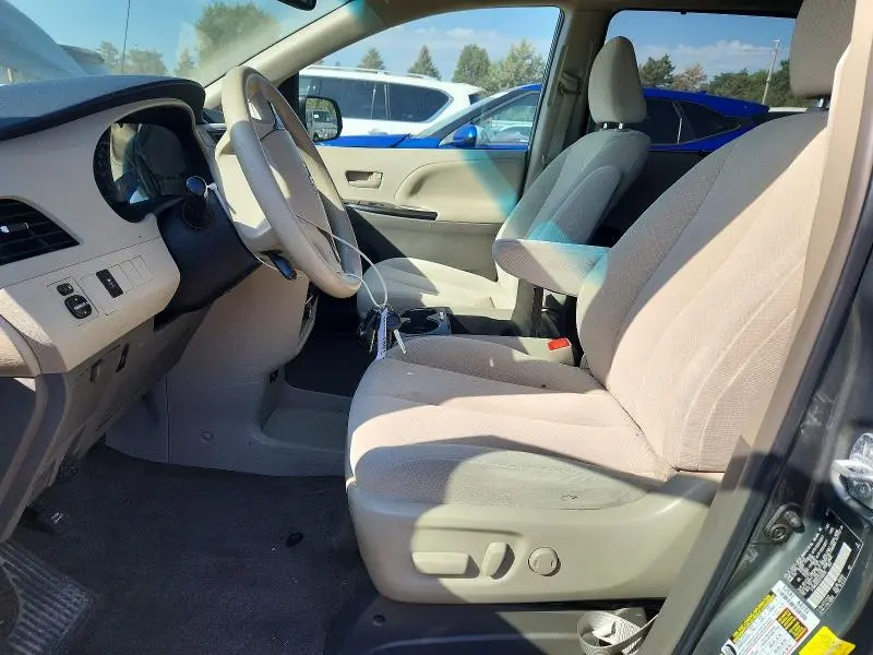 2014 TOYOTA SIENNA LE  