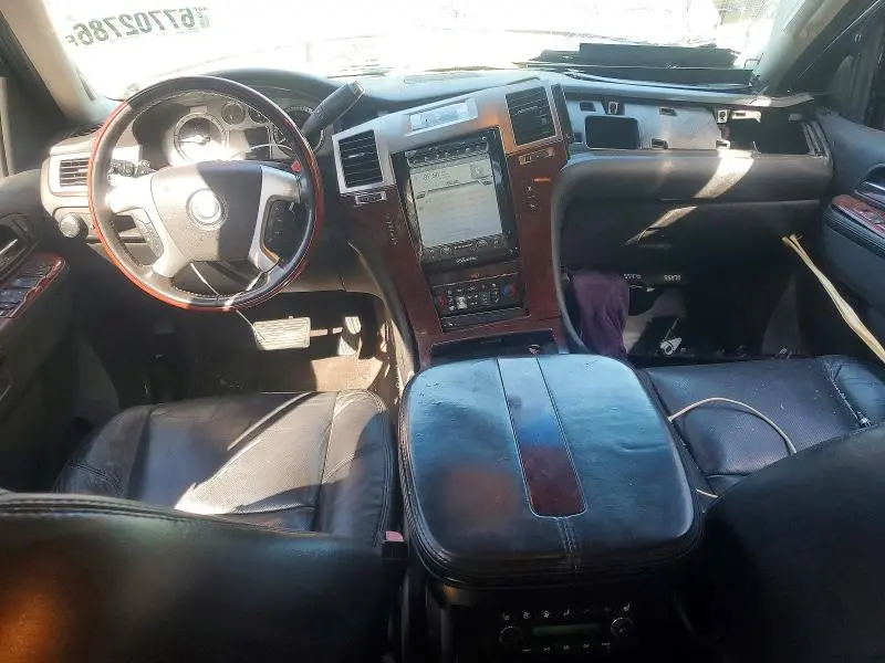 2011 CADILLAC ESCALADE ESV LUXURY  