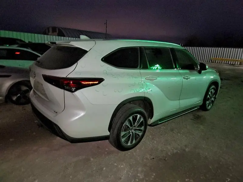 2020 TOYOTA HIGHLANDER XLE  