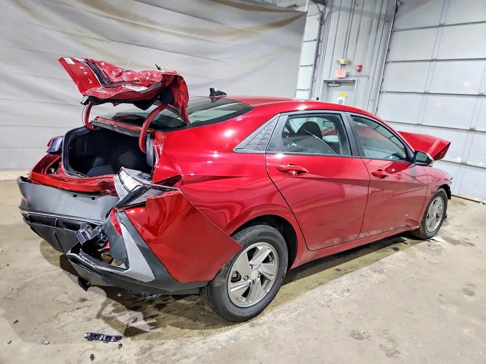 2025 HYUNDAI ELANTRA SE  