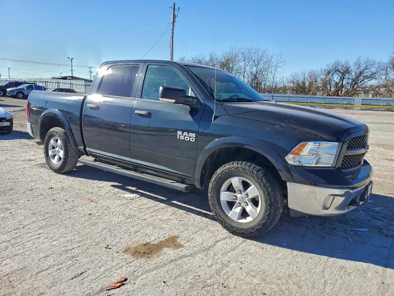 2016 RAM 1500 SLT  