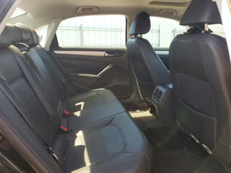 2013 VOLKSWAGEN PASSAT SE  