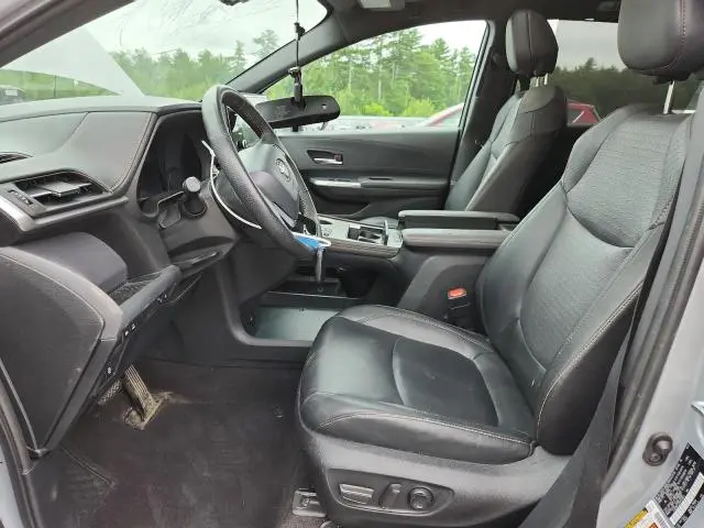 2022 TOYOTA SIENNA XLE  