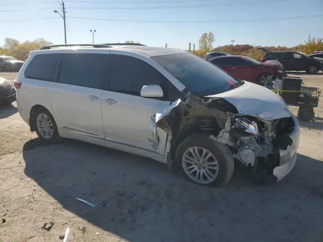 2017 TOYOTA SIENNA XLE  