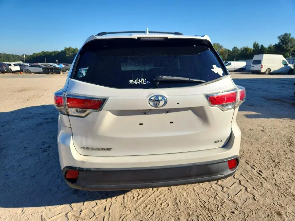 2016 TOYOTA HIGHLANDER XLE  