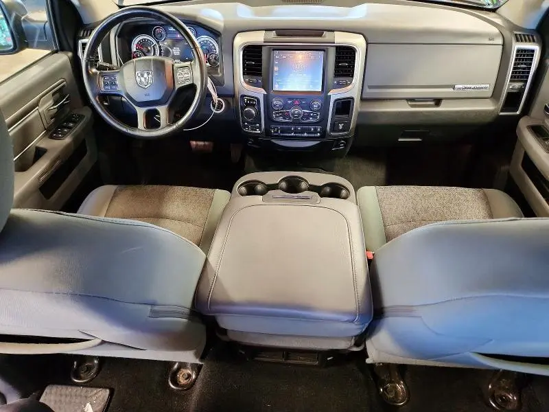 2016 RAM 1500 SLT  