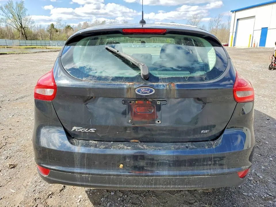 2015 FORD FOCUS SE  