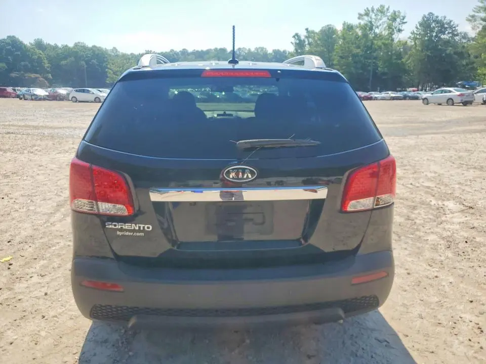 2013 KIA SORENTO LX  