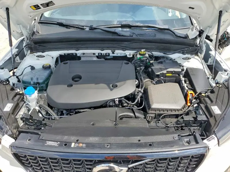 2026 VOLVO XC40 PLUS  