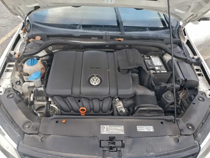 2012 VOLKSWAGEN JETTA SE  