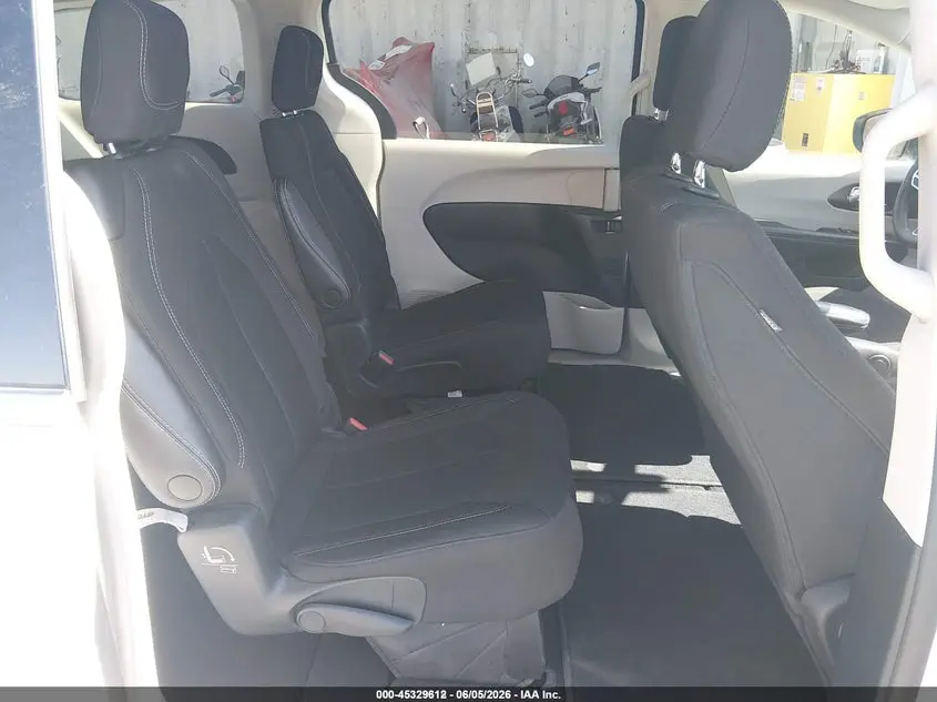 2021 CHRYSLER VOYAGER LX